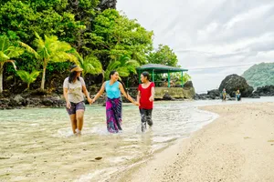 2 Dollar Lua Tala Beach Locals 1 CREDIT AmericanSamoaPocketGuide.com