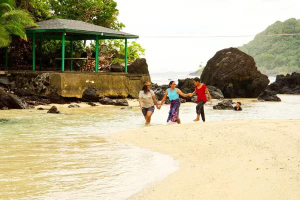 2 Dollar Lua Tala Beach Locals CREDIT AmericanSamoaPocketGuide.com