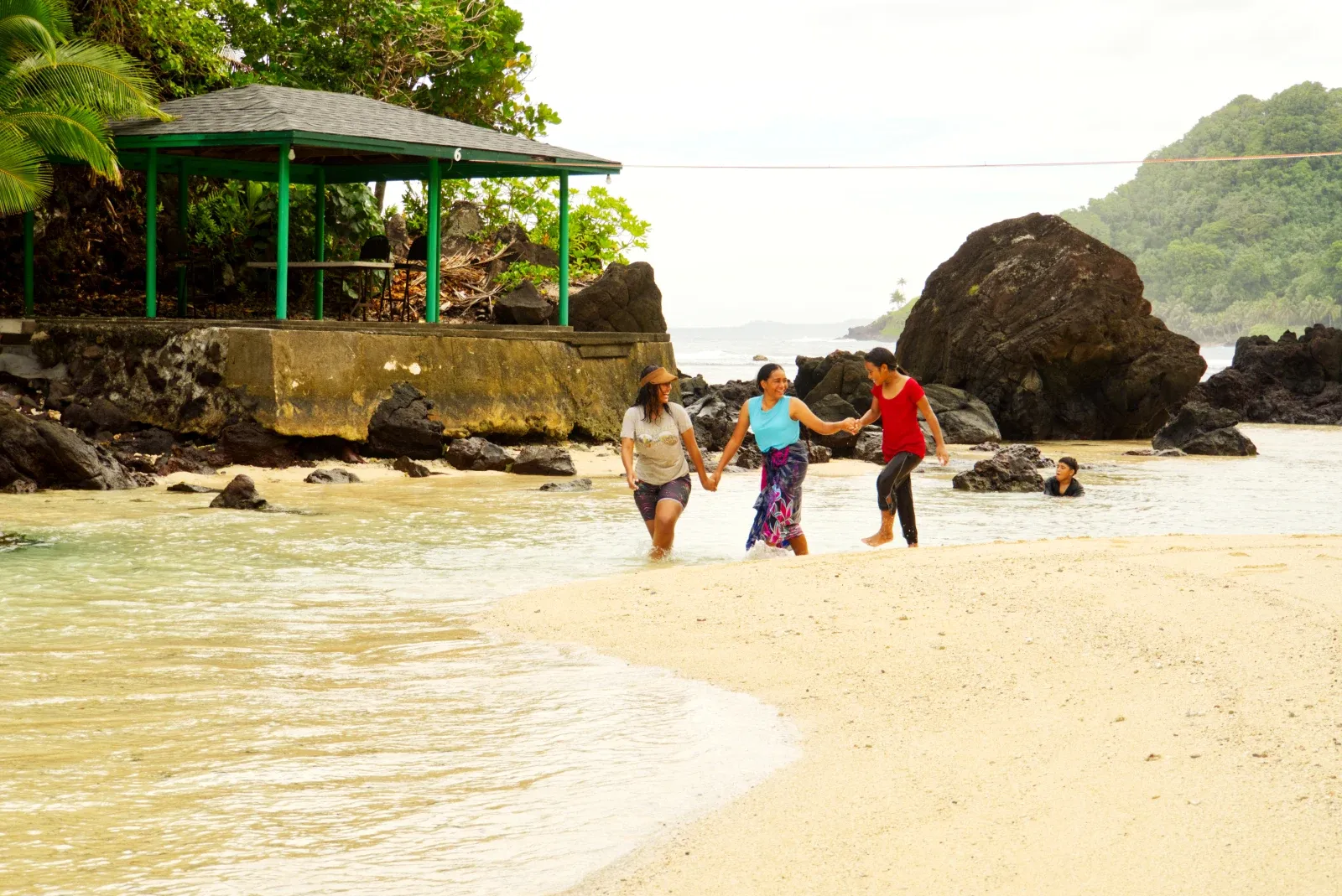 2 Dollar Lua Tala Beach Locals CREDIT AmericanSamoaPocketGuide.com