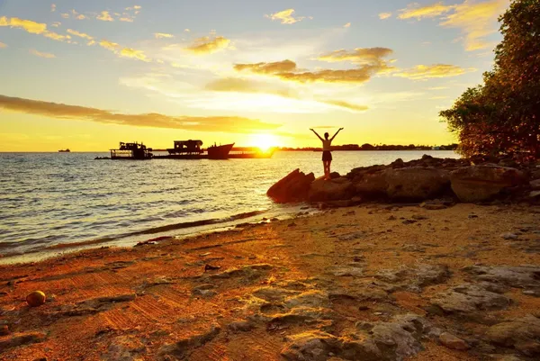 Albert's Sunset Spot Weather S CREDIT MarshallIslandsPocketGuide.com