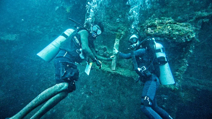 Allan Power Dive Coolidge Scuba CREDIT VanuatuPocketGuide.com