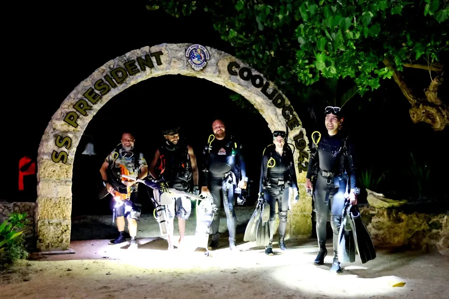 Allan Power Scuba Dive Coolidge Night (6) CREDIT VanuatuPocketGuide.com