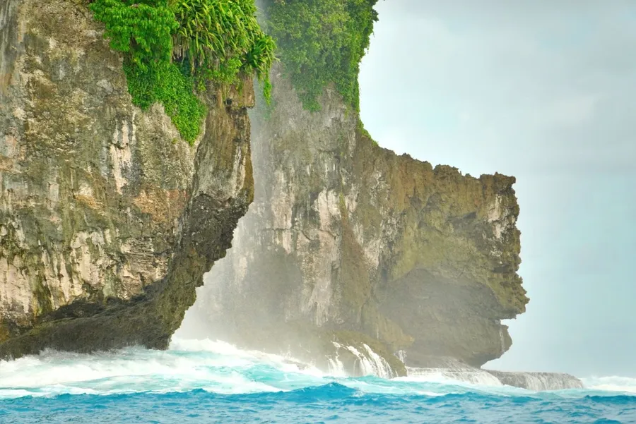 Alofi Cliffs Weather (2) SEB CREDIT WallisandFutunaPocketGuide.com
