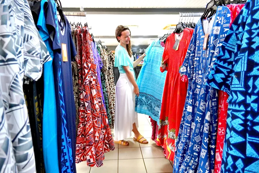 Altofenua Shopping BI CREDIT WallisandFutunaPocketGuide.com