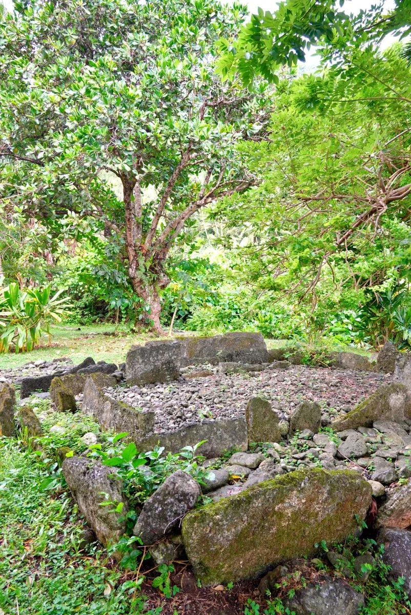 Anakele Tomb Historic Religion (3) SEB CREDIT WallisandFutunaPocketGuide.com