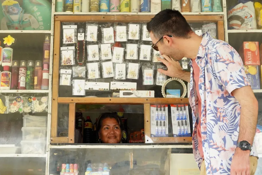Anwargut Gas Station Convenience Store Donuts (4) BNCC CREDIT MarshallIslandsPocketGuide.com