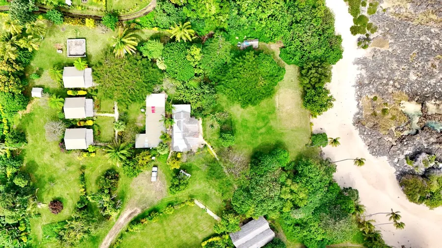 Apera Beach Bungalows Landscape (1) SEB CREDIT VanuatuPocketGuide.com