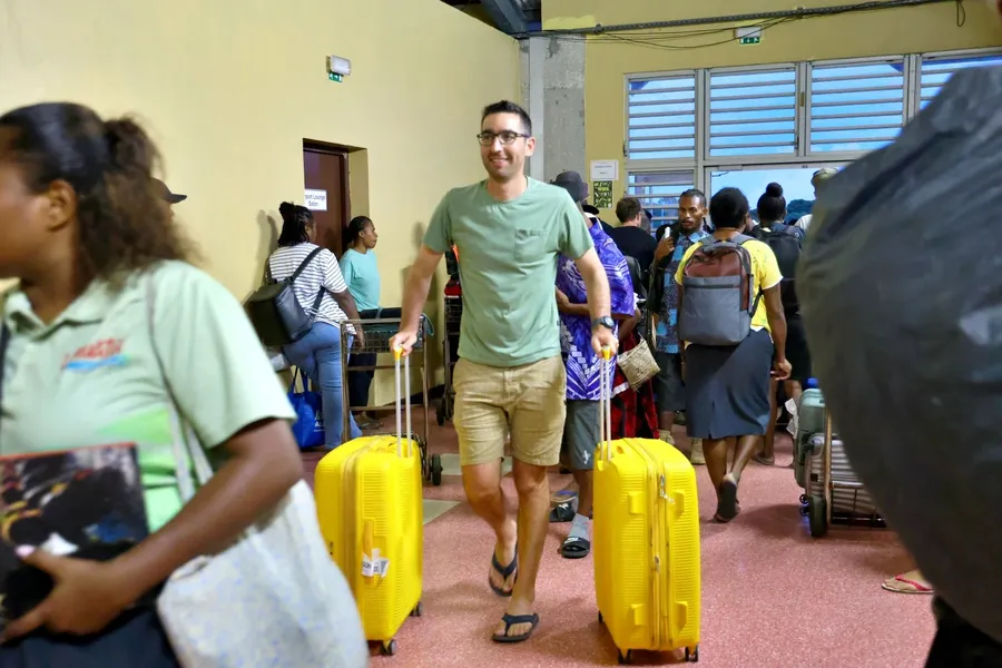 Baggage Santo Airport Suitcases CREDIT VanuatuPocketGuide.com