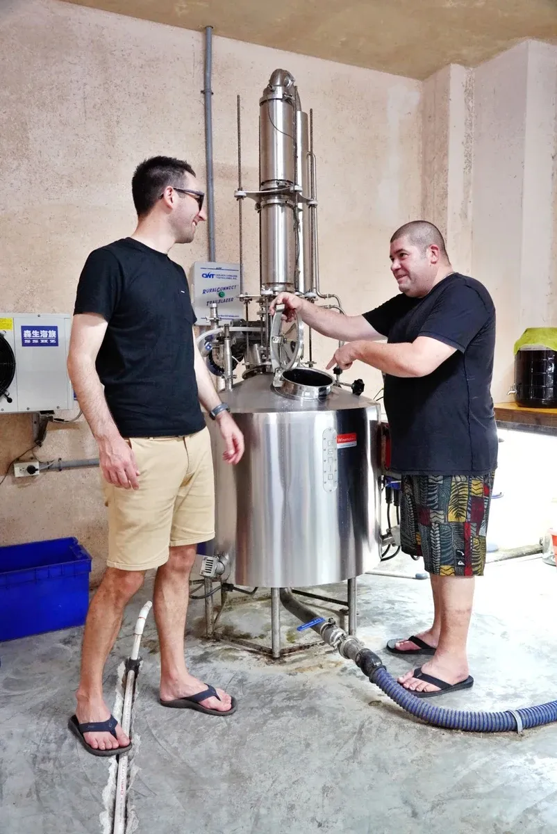 Bob Whisky Pandanus Co. Distillery (4) PI CREDIT MarshallIslandsPocketGuide.com