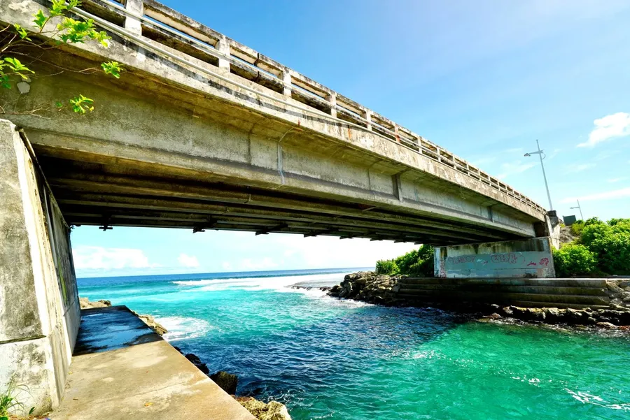 Bridge Road Fishing Spot SEB CREDIT MarshallIslandsPocketGuide.com