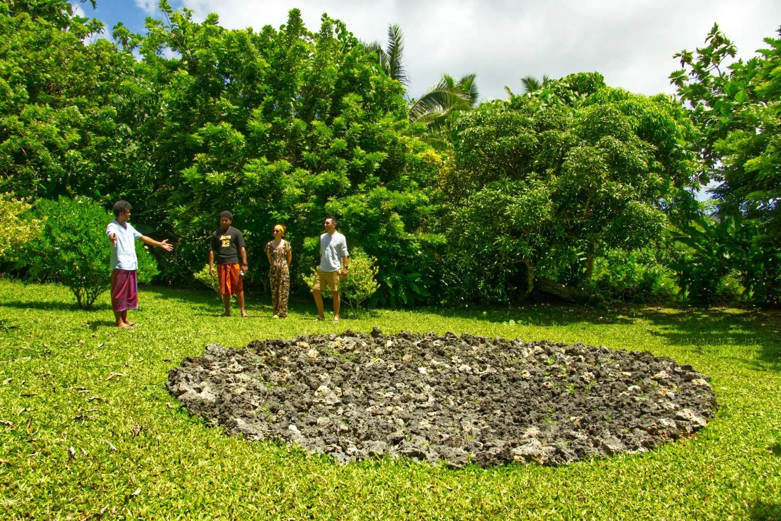 Cannival Oven Guided Tour Ecotourisme CREDIT WallisandFutunaPocketGuide.com