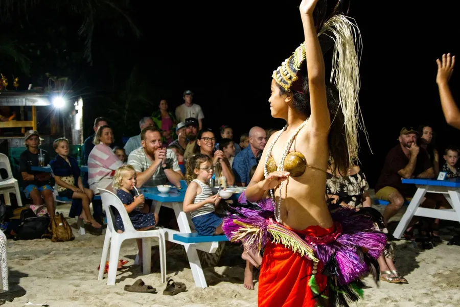 Castaway Beach Bar Island Night Culture (2) CREDIT CookIslandsPocketGuide.com 1