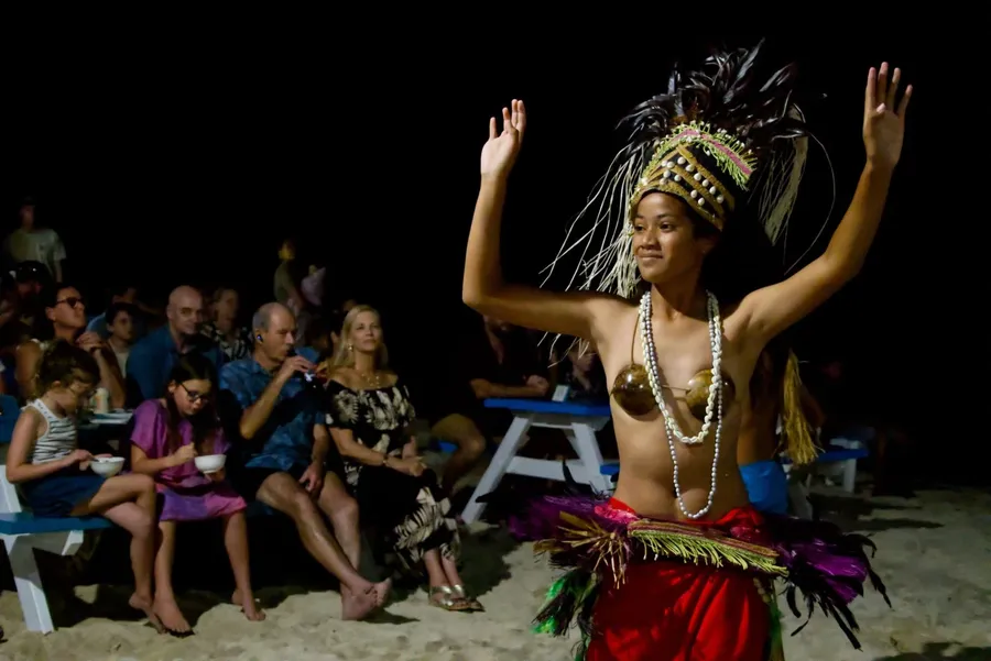 Castaway Beach Bar Island Night Culture (3) CREDIT CookIslandsPocketGuide.com 1