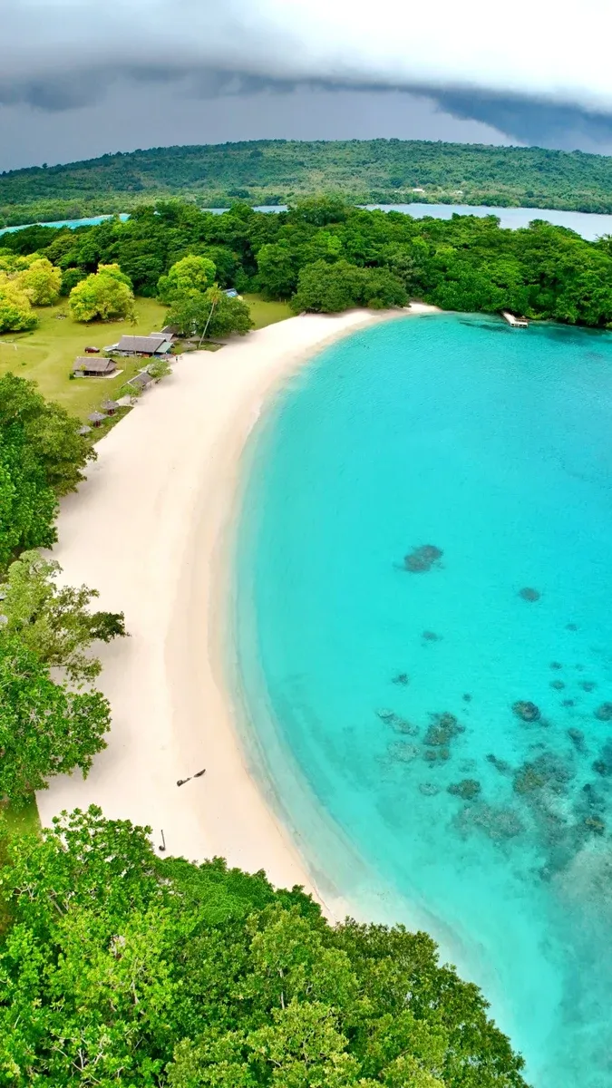 Champagne Beach (5) CREDIT VanuatuPocketGuide.com