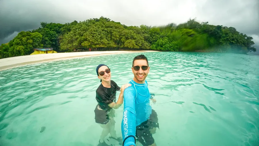 Champagne Beach Couple CREDIT VanuatuPocketGuide.com