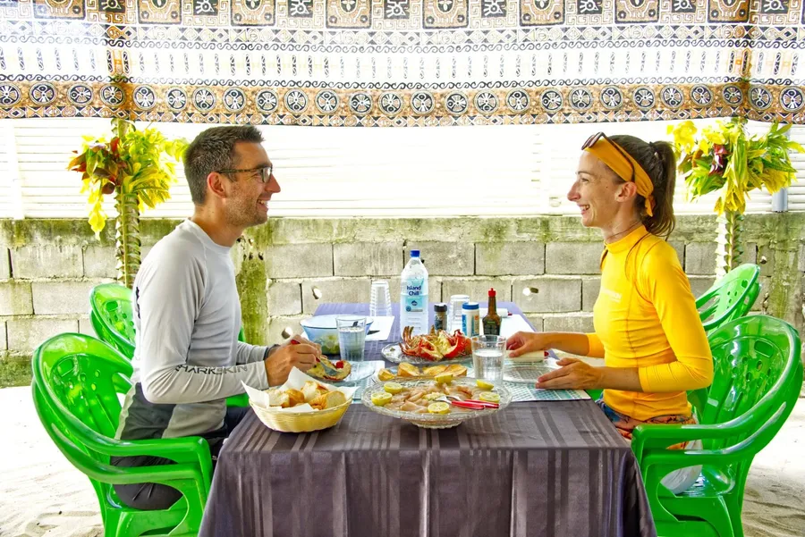 Chez Maliana Restaurant Food COuple (2) CREDIT WallisandFutunaPocketGuide.com