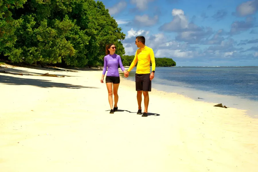 Couple Laura Beach CREDIT MarshallIslandsPocketGuide.com