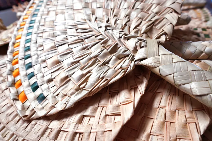 Crafts Fan Weave Souvenirs Gifts CREDIT AmericanSamoaPocketGuide.com