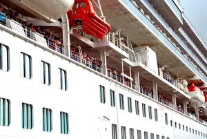 Cruise Ship (3) CREDIT AmericanSamoaPocketGuide.com
