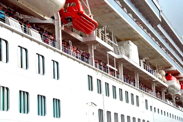 Cruise Ship (3) CREDIT AmericanSamoaPocketGuide.com