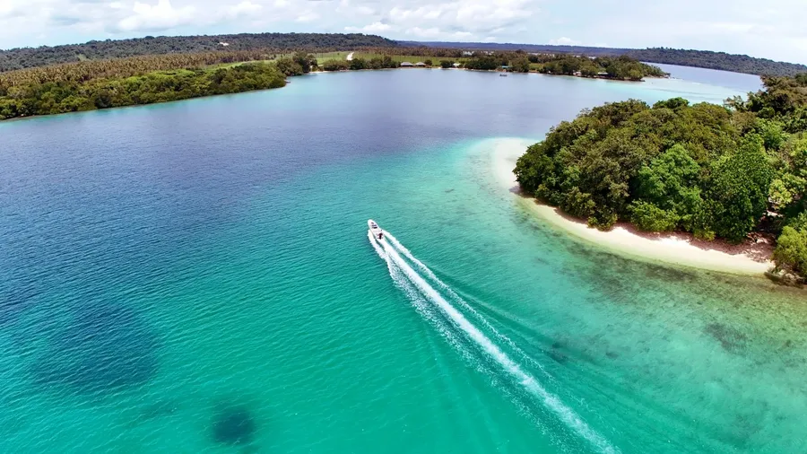 Dany Island Transfer Boat Santo (2) CREDIT VanuatuPocketGuide.com