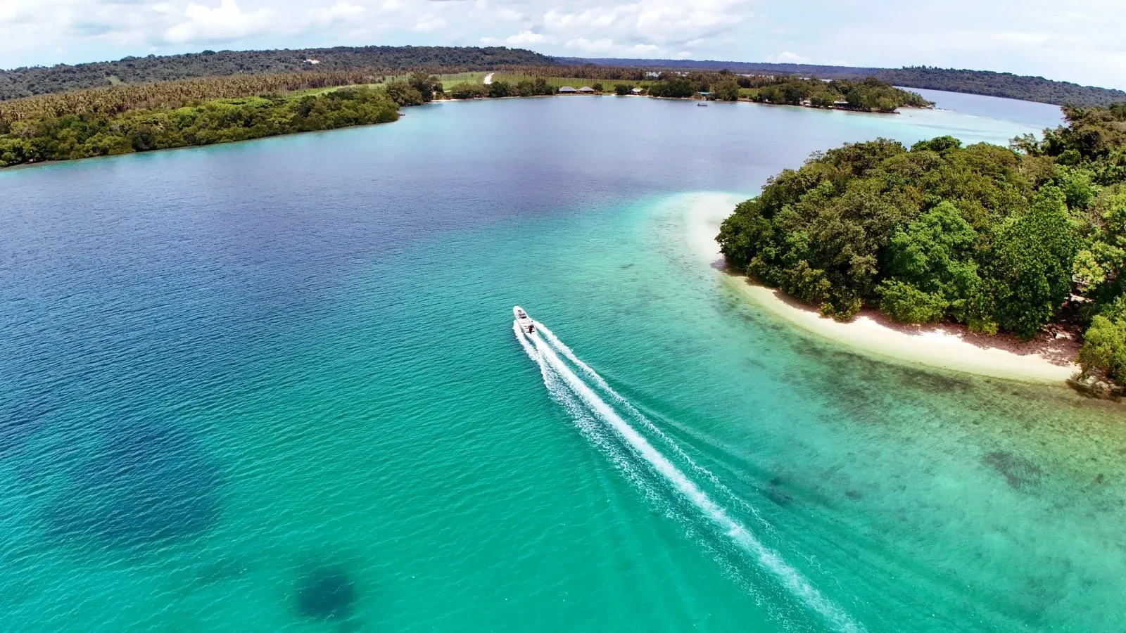 Dany Island Transfer Boat Santo (2) CREDIT VanuatuPocketGuide.com