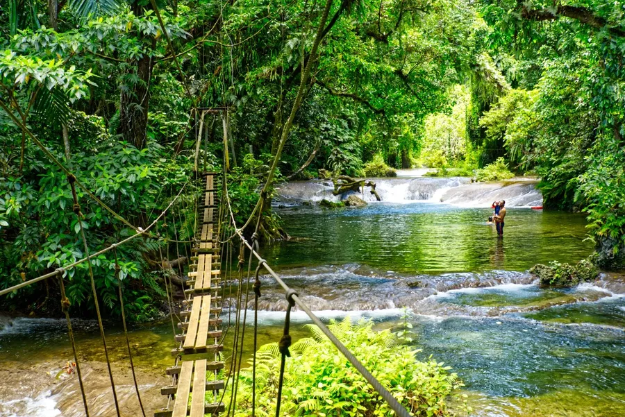 Eden on the River Bridge Family (2) CREDIT VanuatuPocketGuide.com