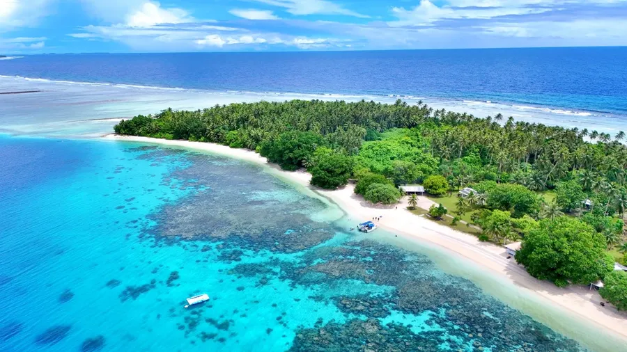 Eneko Island Landscape SUP (5) SEB CREDIT MarshallIslandsPocketGuide.com