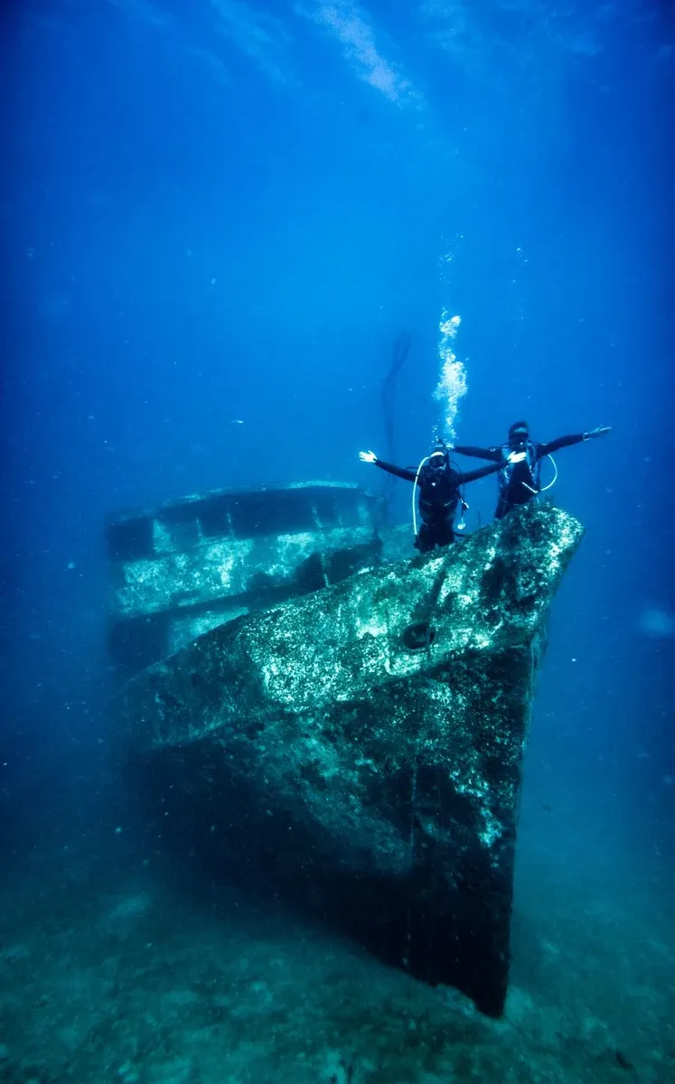 Enemanit Wrecks Raycrew Dive Scuba (1) CREDIT MarshallIslandsPocketGuide.com