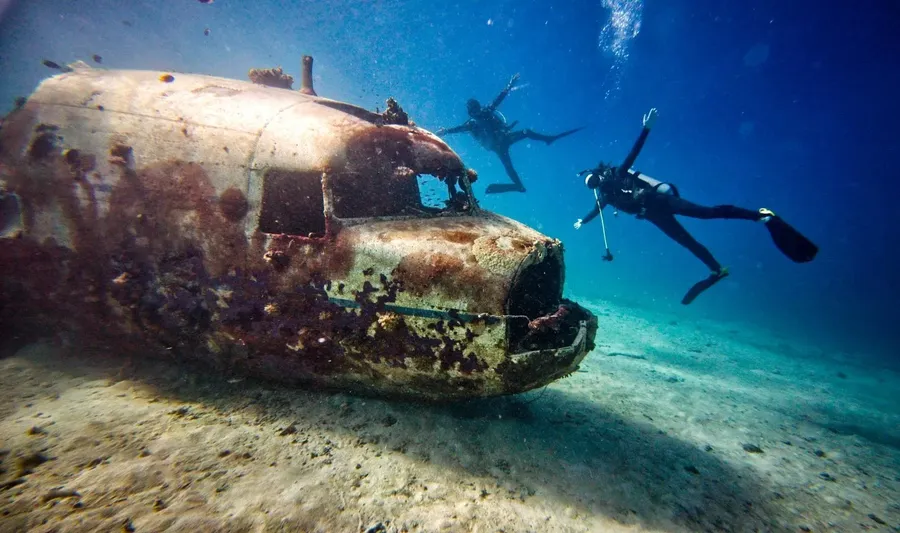 Enemanit Wrecks Raycrew Dive Scuba (10) CREDIT MarshallIslandsPocketGuide.com