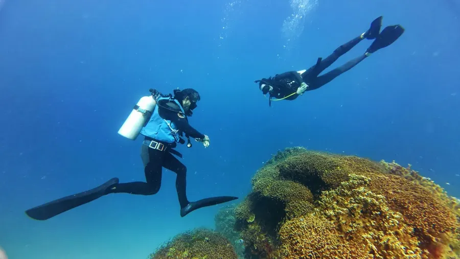 Enemanit Wrecks Raycrew Dive Scuba (16) U CREDIT MarshallIslandsPocketGuide.com