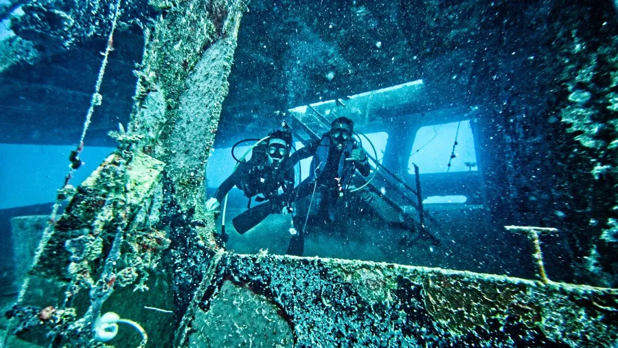 Enemanit Wrecks Raycrew Dive Scuba (4) CREDIT MarshallIslandsPocketGuide.com