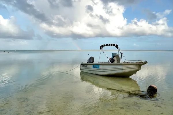 Escape Boat (2) CREDIT cookislandspocketguide.com