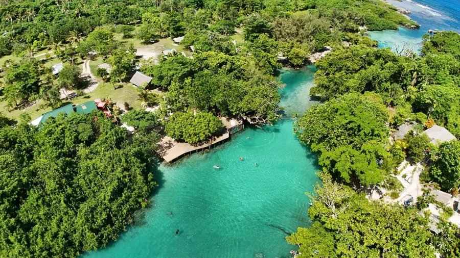 Eton Natural Pool (Blue Lagoon) (1) CREDIT VanuatuPocketGuide.com