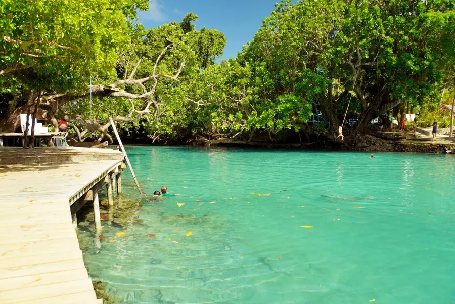 Eton Natural Pool Blue Lagoon (2) CREDIT VanuatuPocketGuide.com