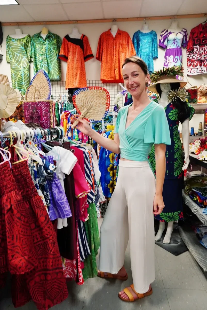 Fagatogo Market Shopping Clothes (3) CREDIT AmericanSamoaPocketGuide.com