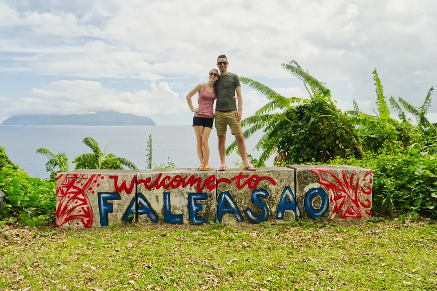 Faleasao Lookout Ta'u Couple 1 CREDIT AmericanSamoaPocketGuide.com