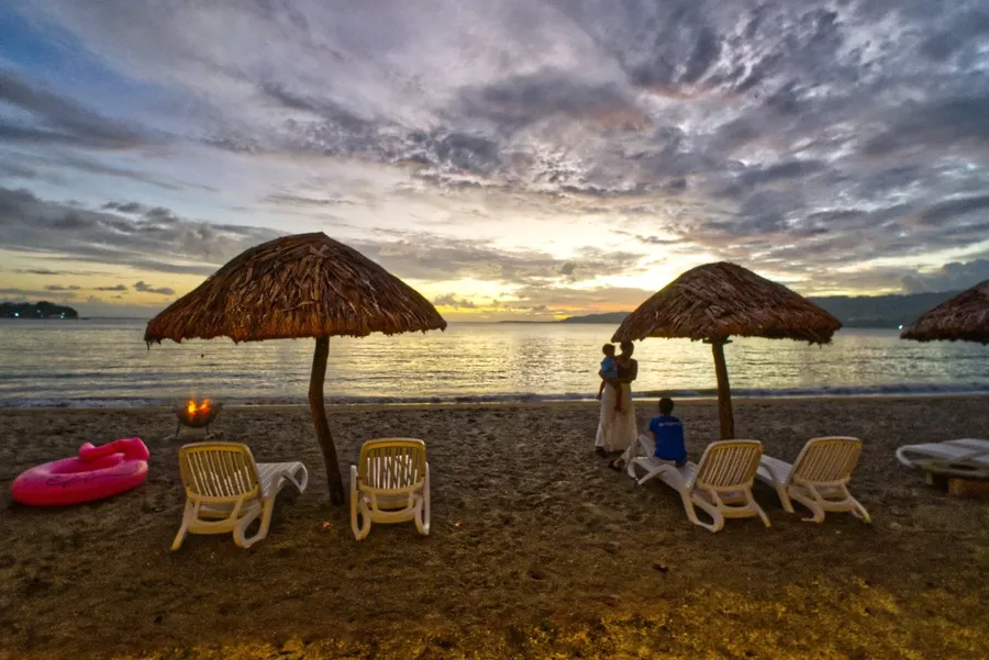 Family Mali Beach Club Sunset CREDIT VanuatuPocketGuide.com