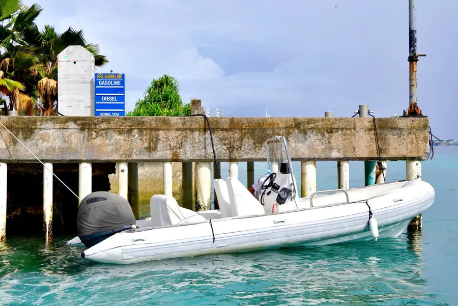 Fuel Dock Sailing Yacht SEB CREDIT MarshallIslandsPocketGuide.com
