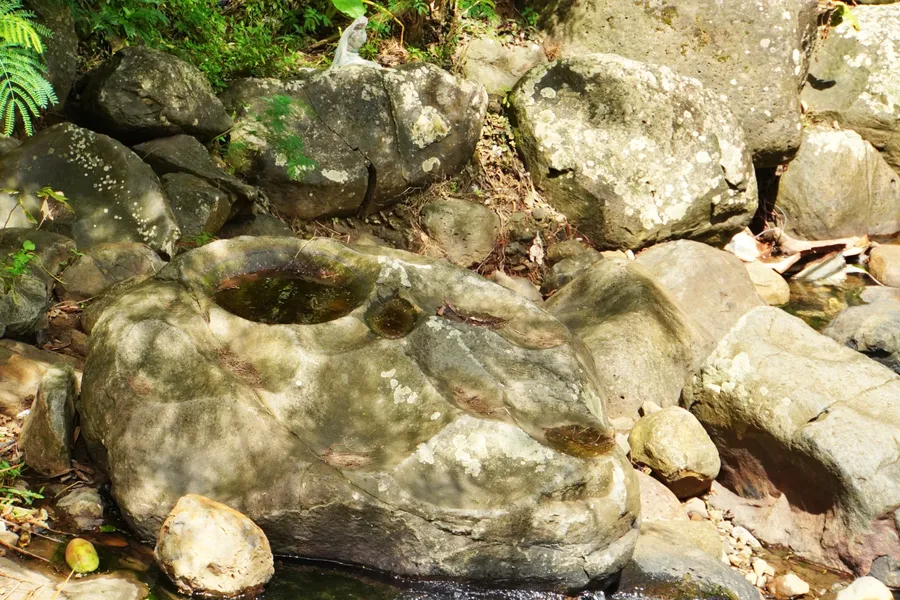 Grinding Stone West Tutuila CREDIT AmericanSamoaPocketGuide.com