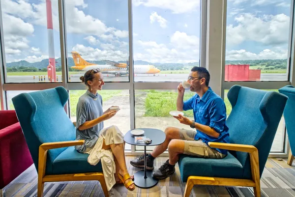 Harry Bauer Lounge Airport Couple CREDIT VanuatuPocketGuide.com