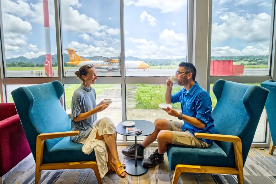 Harry Bauer Lounge Airport Couple CREDIT VanuatuPocketGuide.com