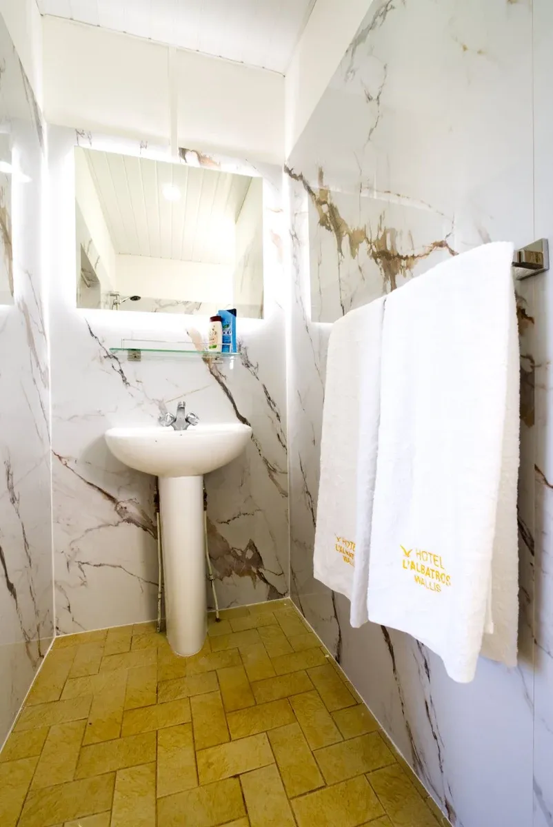 Hotel Albatros Studio Room Bathroom 1 CREDIT WallisandFutunaPocketGuide.com