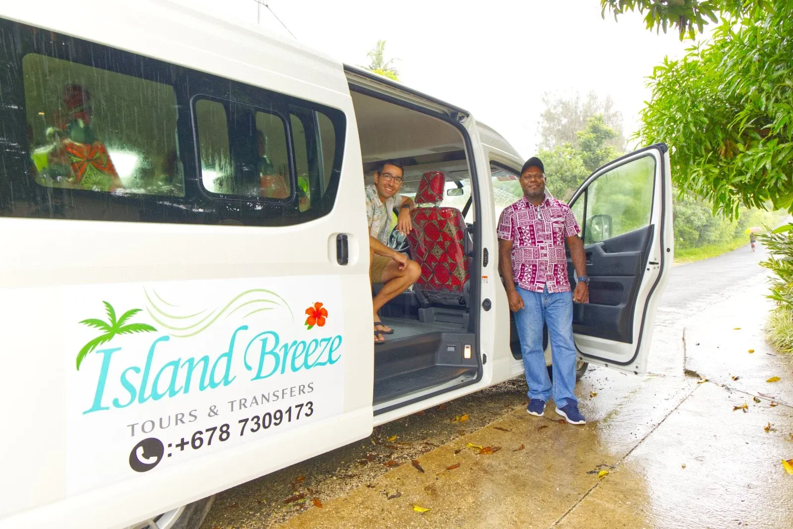 Island Breeze Tour Guide Transport CREDIT VanuatuPocketGuide.com