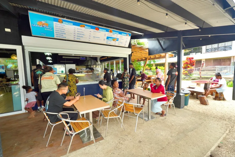 Island Time Cheap Eats Food (2) SEB CREDIT VanuatuPocketGuide.com