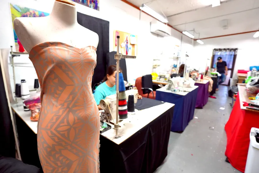 J Len Ts Shopping Sewing Seamstress CREDIT AmericanSamoaPocketGuide.com