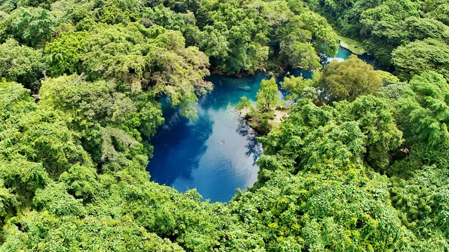 Jackie's Blue Hole Nanda Santo's (1) CREDIT VanuatuPocketGuide.com