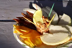 Jittak Liktu Bar Sunset Food Drink Couple (2) CUWL CREDIT MarshallIslandsPocketGuide.com