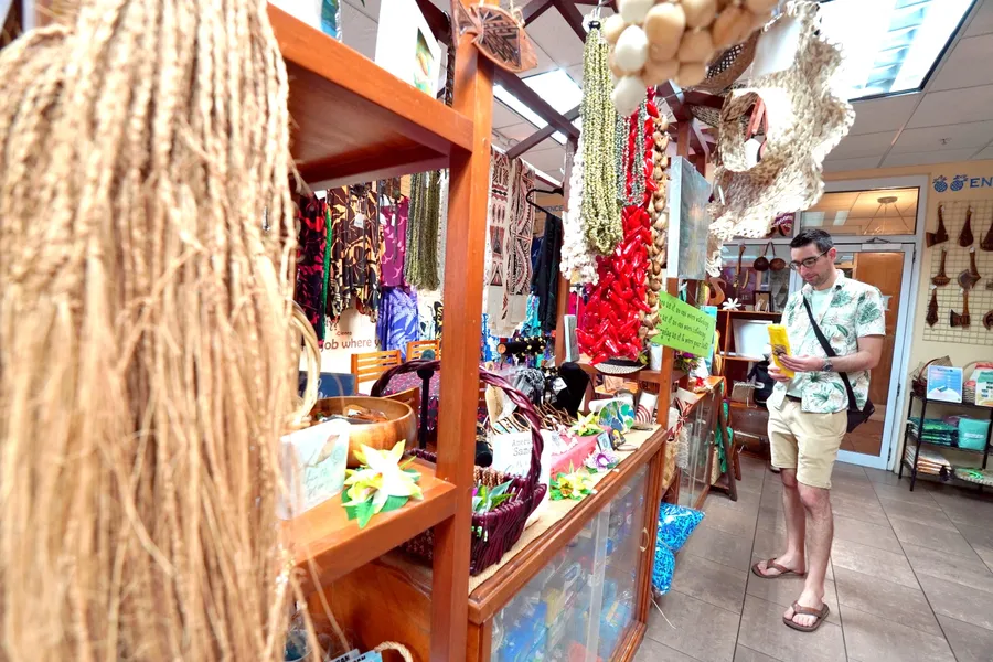 Kafe Plus TradewindsGift Shop CREDIT AmericanSamoaPocketGuide.com