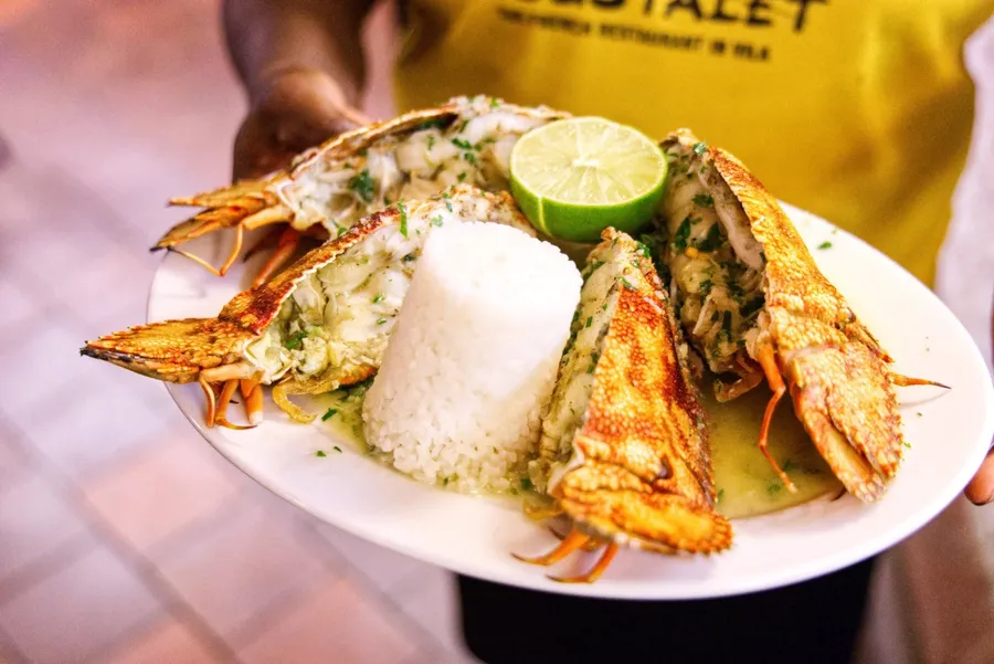 L'Houstalet Food Lobster CREDIT VanuatuPocketGuide.com